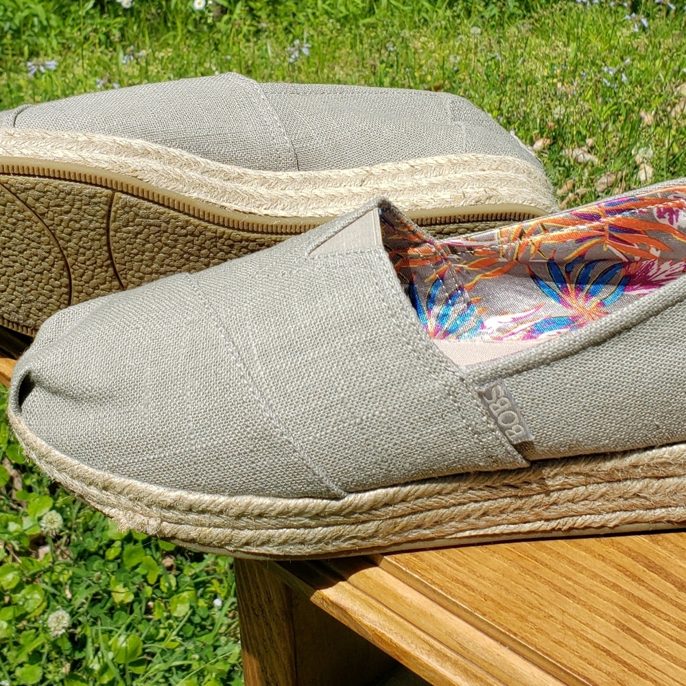 BOBS from Sketchers Memory Foam Espadrilles. Size 9.5, Soft Canvas.